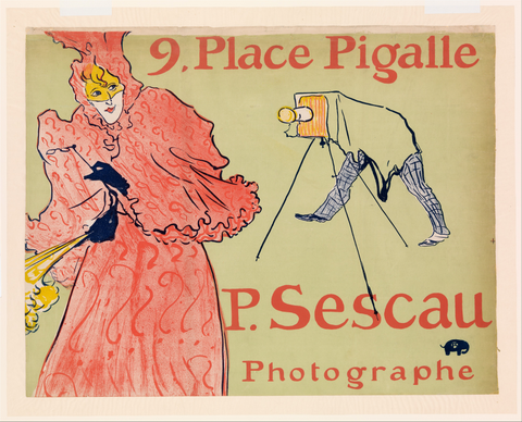 Affiche du photographe Sescau. À gauche, une femme vêtue de rouge porte un voile à motifs. À droite, un photographe disparaît sous un drap auprès de son appareil. Les mentions P. Sescau, 9 place Pigalle et Photographe sont rouges sur fond vert.