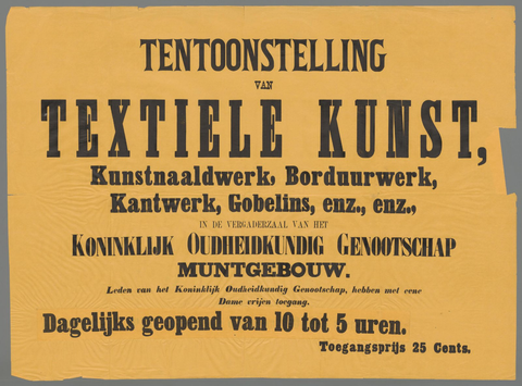 Affiche « Tentoonstelling van textiele kunst, kunstnaaldwerk, borduurwerk, kantwerk, gobelins, enz. en, in de vergaderzaal van het Koninklijk Oudheidkundig Genootschap. Leden van het Koninklijk Oudheidkundig Genootschap, hebben met eene Dame vrijen toegang. 27 April en volgende dagen. ». Reproduction intégrale de l’exemplaire conservé par Rijksmuseum.